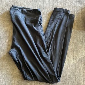 Tall and curvy gray solid Lularoe leggings